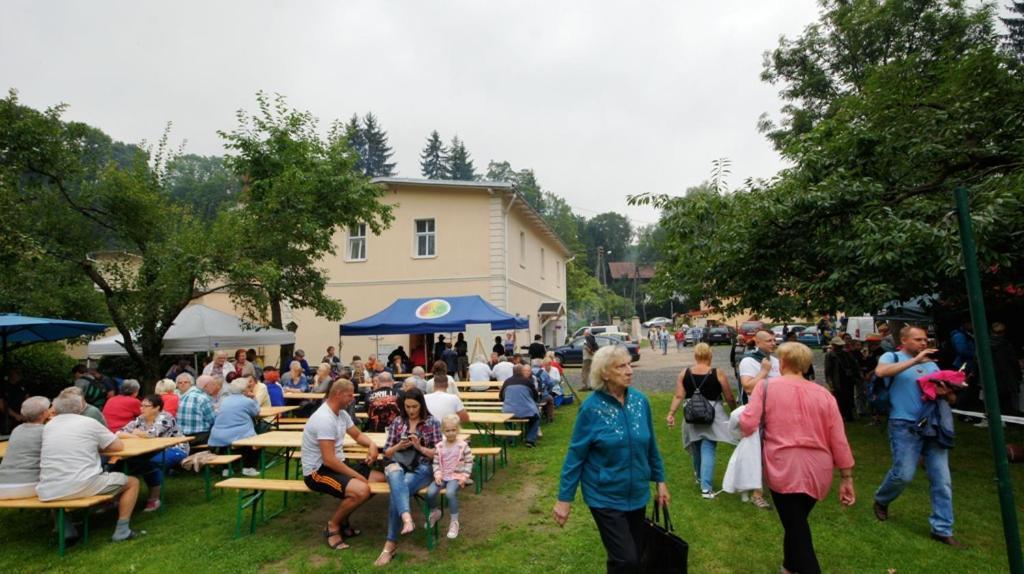 Gosciniec Jas -Sniadania I Obiadokolacje Szwedzki Stol W Cenie Bezplatny Parking Szklarska Poreba Dış mekan fotoğraf